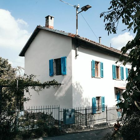 Superb Holiday Home In Piedmont Italy With Fireplace Santo Stefano Belbo Bagian luar foto